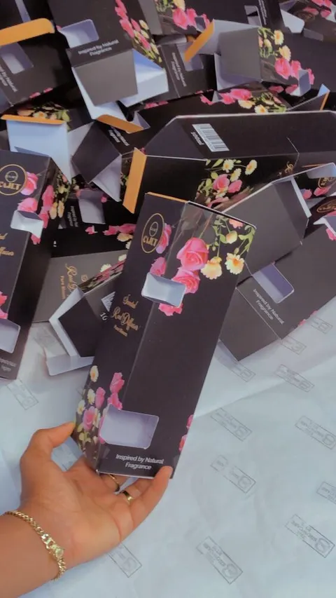 CJET floral reed diffuser boxes with a die-cut window